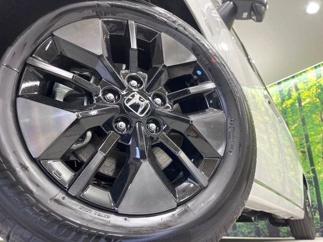 �y����16�C���`�A���~�z�C�[���z�O�ςɃ}�b�`���������A���~�z�C�[���𑕒����Ă���܂��B�e��ЊO�A���~�z�C�[����A�X�^�b�h���X�^�C�����戵�����Ă���܂��B���񂲑��k����������