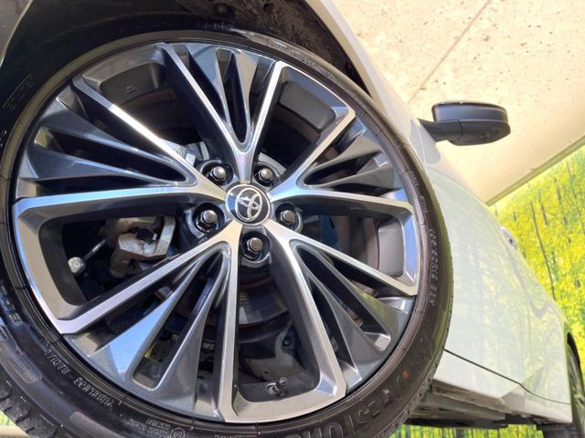 【純正19インチアルミホイール】外観にマッチした純正アルミホイールを装着しております。各種社外アルミホイールや、スタッドレスタイヤも取扱いしております。是非ご相談ください♪