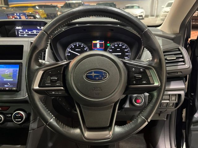 �y�����v�����X�e�A�����O�z�㎿�Ȋv���g�p���邱�ƂŁA��ɂ����������݂ƂĂ��^�]���₷���n���h���ł���