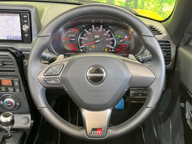 �y�����v�����X�e�A�����O�z�㎿�Ȋv���g�p���邱�ƂŁA��ɂ����������݂ƂĂ��^�]���₷���n���h���ł���