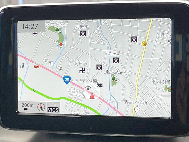 �������i�r:��̊��̂���i�r�́A����������ԓ������o���Ă���܂��BBluetooth�Đ��ȂǃI�[�f�B�I�@�\���[�����Ă���܂��̂ŁA�^�]�����y���߂܂���