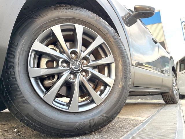 �y����18�C���`�A���~�z�C�[���z�O�ςɃ}�b�`���������A���~�z�C�[���𑕒����Ă���܂��B�e��ЊO�A���~�z�C�[����A�X�^�b�h���X�^�C�����戵�����Ă���܂��B���񂲑��k����������