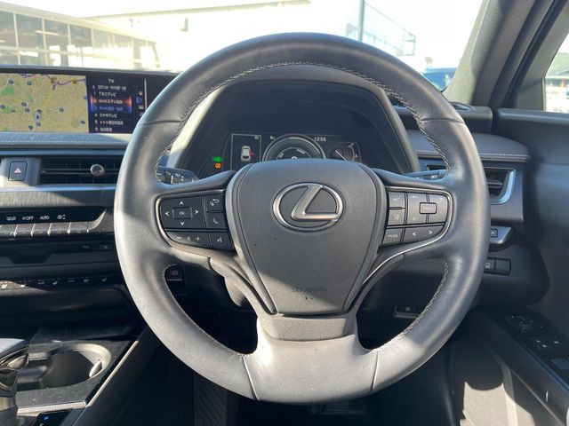 �y�����v�����X�e�A�����O�z�㎿�Ȋv���g�p���邱�ƂŁA��ɂ����������݂ƂĂ��^�]���₷���n���h���ł���