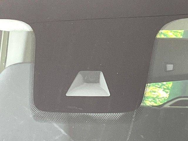 �y�C���e���W�F���g�G�}�[�W�F���V�[�u���[�L�z�t�����g�J�����őO���̎ԗ�����s�҂����m�B�Փ˂������Ȏ��͏Փ˔�Q�y���u���[�L���쓮�A�Փˉ�����T�|�[�g�B�����S�Ƀh���C�u�����y���݂��������܂��B