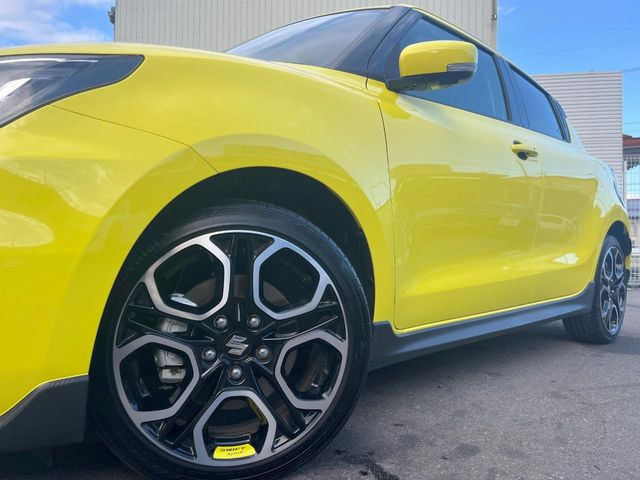 �y����17�C���`�A���~�z�C�[���z�O�ςɃ}�b�`���������A���~�z�C�[���𑕒����Ă���܂��B�e��ЊO�A���~�z�C�[����A�X�^�b�h���X�^�C�����戵�����Ă���܂��B���񂲑��k����������