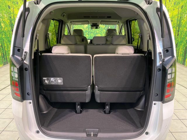 ���i�̂���������ʋ΁A���}���ɏ\���ȉ׎��X�y�[�X���m�ۂ��Ă���܂��B�Z�J���h�V�[�g��|���ƁA�傫�ȉו��̐ύڂ��\�ł���