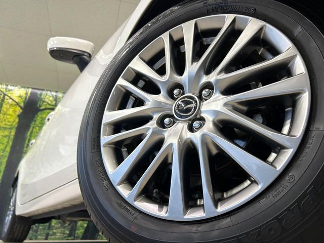 �y����16�C���`�A���~�z�C�[���z�O�ςɃ}�b�`���������A���~�z�C�[���𑕒����Ă���܂��B�e��ЊO�A���~�z�C�[����A�X�^�b�h���X�^�C�����戵�����Ă���܂��B���񂲑��k����������