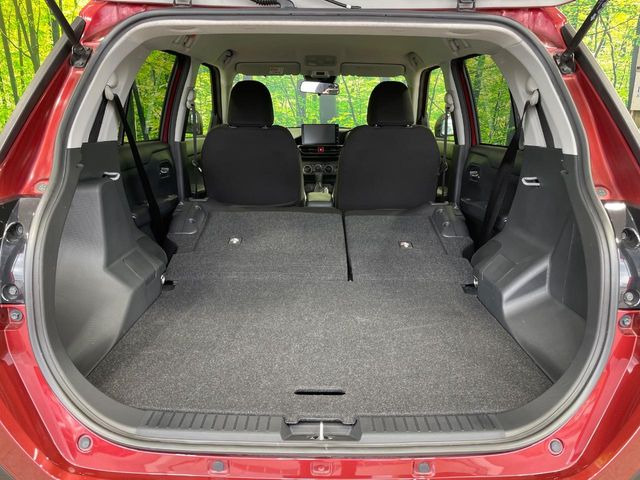 ���i�̂���������ʋ΁A���}���ɏ\���ȉ׎��X�y�[�X���m�ۂ��Ă���܂��B�Z�J���h�V�[�g��|���ƁA�傫�ȉו��̐ύڂ��\�ł���