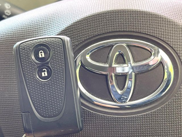 �y�X�}�[�g�L�[�z�J�o����|�P�b�g�ɓ��ꂽ�܂܂ł��h�A�̎{���E�������\�ȃX�}�[�g�L�[�𑕔��B�G���W���̃I���E�I�t�����J�M�����o���K�v����������Ƃ��Ă��֗��ł���