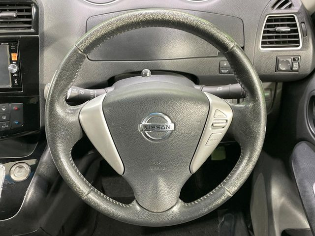 �y�����v�����X�e�A�����O�z�㎿�Ȋv���g�p���邱�ƂŁA��ɂ����������݂ƂĂ��^�]���₷���n���h���ł���