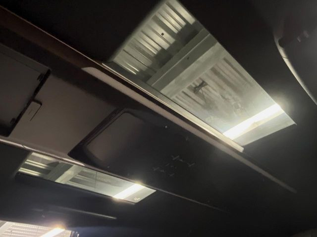 �y���E�Ɨ����[�����[�t�z2��ڍ��E�Ȃɂ��ꂼ��z�u���ꂽ�K���X���[�t!�������ɍ��킹�ĕБ������V�F�[�h��߂邱�Ƃ��\�ł�!