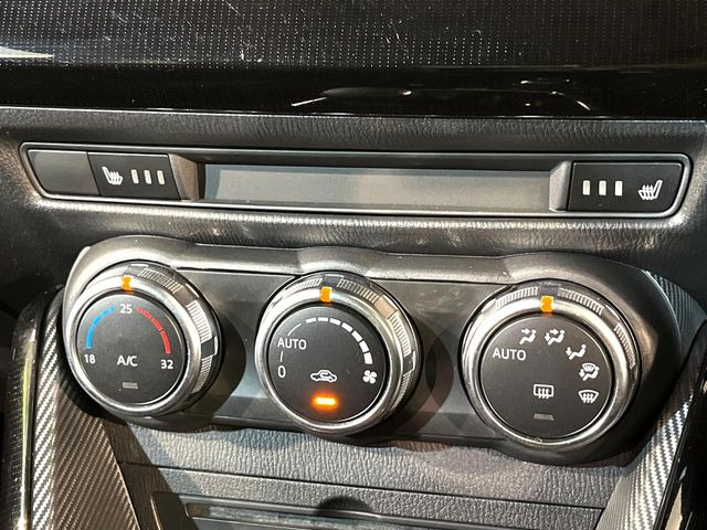 【シートヒーター】寒い日に重宝するシートヒーター!エアコンより早く温まってくれるので寒がりの人も安心ですね♪エアコンの温風は乾燥するから苦手、という方にもをおすすめです。