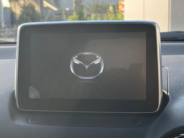 �y�}�c�_�R�l�N�g�z�ԓ��̕��͋C�Ƀ}�b�`������̌^�^�C�v�̃f�B�X�v���C�B�e����q�ݒ��Bluetooth�Đ����A�l�X�ȋ@�\���y���߂܂��B��pSD�J�[�h�̂��w���ŁA�i�r�@�\���g�p�o���܂��B