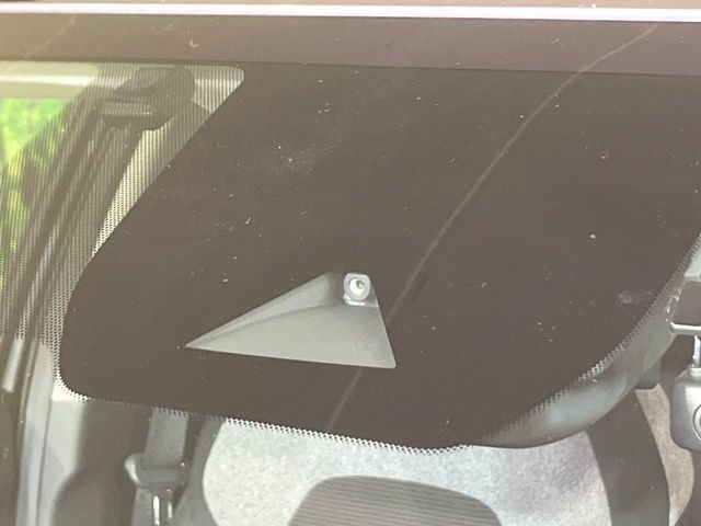 �y�G�}�[�W�F���V�[�u���[�L�z���s���ɑO���̎ԗ�����F�����A�Փ˂������Ȏ��͌x��ƃu���[�L�ŏՓˉ���Ɣ�Q�y�����A�V�X�g�B�����S�Ƀh���C�u�����y���݂��������܂��B