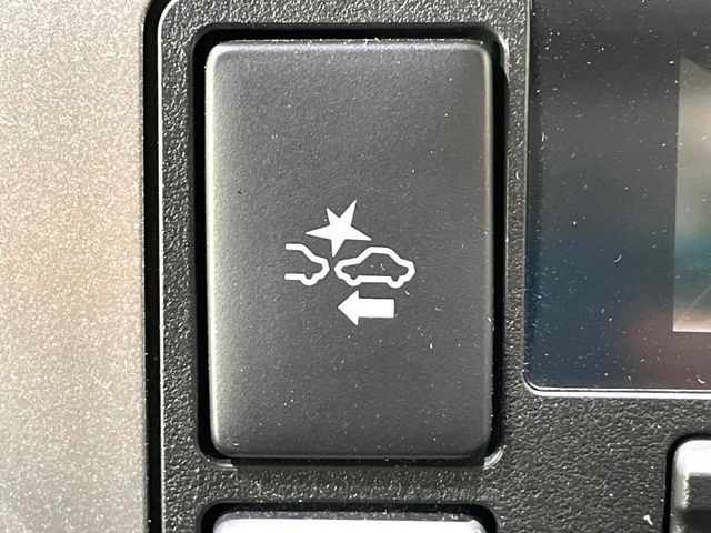 �y�g���^�Z�[�t�e�B�Z���X�z���s���ɑO���̎ԗ�����F�����A�Փ˂������Ȏ��͌x��ƃu���[�L�ŏՓˉ���Ɣ�Q�y�����A�V�X�g�B�����S�Ƀh���C�u�����y���݂��������܂��B