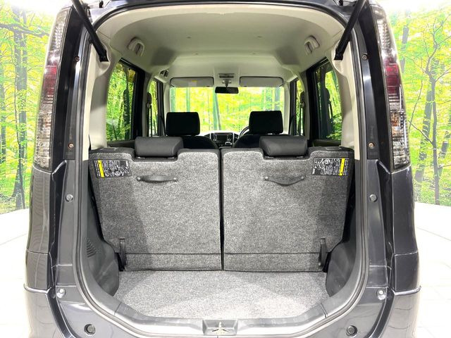 ���i�̂���������ʋ΁A���}���ɏ\���ȉ׎��X�y�[�X���m�ۂ��Ă���܂��B�Z�J���h�V�[�g��|���ƁA�傫�ȉו��̐ύڂ��\�ł���