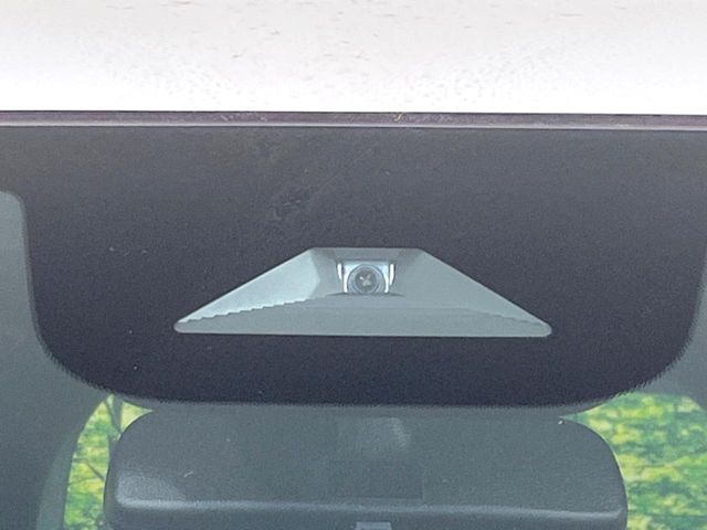 �y�z���_�Z���V���O�z���s���ɑO���̎ԗ�����F�����A�Փ˂������Ȏ��͌x��ƃu���[�L�ŏՓˉ���Ɣ�Q�y�����A�V�X�g�B�����S�Ƀh���C�u�����y���݂��������܂��B