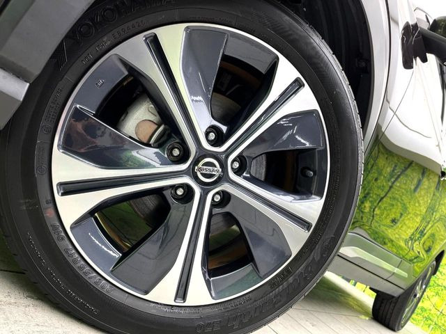 �y����17�C���`�A���~�z�C�[���z�O�ςɃ}�b�`���������A���~�z�C�[���𑕒����Ă���܂��B�e��ЊO�A���~�z�C�[����A�X�^�b�h���X�^�C�����戵�����Ă���܂��B���񂲑��k����������