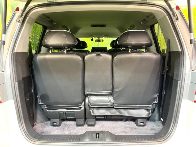 ���i�̂���������ʋ΁A���}���ɏ\���ȉ׎��X�y�[�X���m�ۂ��Ă���܂��B�Z�J���h�V�[�g��|���ƁA�傫�ȉו��̐ύڂ��\�ł���