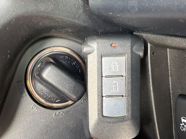 �y�I�y���[�V�����L�[�z�J�o����|�P�b�g�ɓ��ꂽ�܂܂ł��h�A�̎{���E�������\�ȃX�}�[�g�L�[�𑕔��B�G���W���̃I���E�I�t�����J�M�����o���K�v����������Ƃ��Ă��֗��ł���