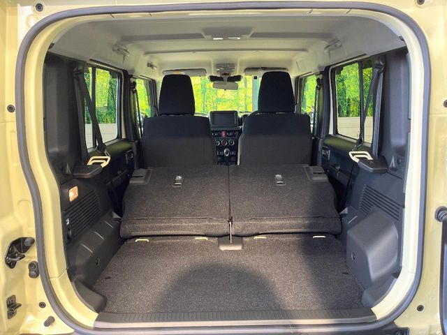 ���i�̂���������ʋ΁A���}���ɏ\���ȉ׎��X�y�[�X���m�ۂ��Ă���܂��B�Z�J���h�V�[�g��|���ƁA�傫�ȉו��̐ύڂ��\�ł���