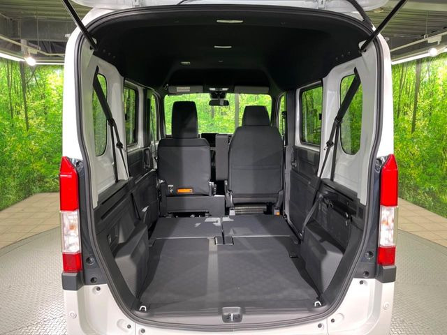 ���i�̂���������ʋ΁A���}���ɏ\���ȉ׎��X�y�[�X���m�ۂ��Ă���܂��B�Z�J���h�V�[�g��|���ƁA�傫�ȉו��̐ύڂ��\�ł���