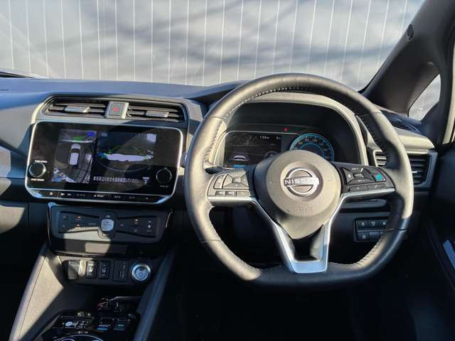 リーフe+ X 90周年記念車