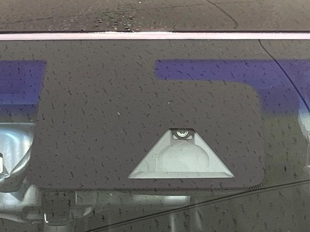 �y�C���e���W�F���g�G�}�[�W�F���V�[�u���[�L�z�t�����g�J�����őO���̎ԗ�����s�҂����m�B�Փ˂������Ȏ��͏Փ˔�Q�y���u���[�L���쓮�A�Փˉ�����T�|�[�g�B�����S�Ƀh���C�u�����y���݂��������܂��B