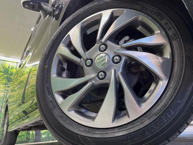 �y����15�C���`�A���~�z�C�[���z�O�ςɃ}�b�`���������A���~�z�C�[���𑕒����Ă���܂��B�e��ЊO�A���~�z�C�[����A�X�^�b�h���X�^�C�����戵�����Ă���܂��B���񂲑��k����������