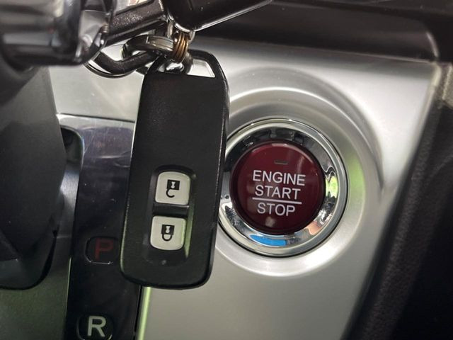 �yHonda�X�}�[�g�L�[�z�J�o����|�P�b�g�ɓ��ꂽ�܂܂ł��h�A�̎{���E�������\�ȃX�}�[�g�L�[�𑕔��B�G���W���̃I���E�I�t�����J�M�����o���K�v����������Ƃ��Ă��֗��ł���