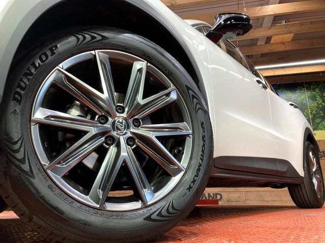 �y����18�C���`�A���~�z�C�[���z�O�ςɃ}�b�`���������A���~�z�C�[���𑕒����Ă���܂��B�e��ЊO�A���~�z�C�[����A�X�^�b�h���X�^�C�����戵�����Ă���܂��B���񂲑��k����������