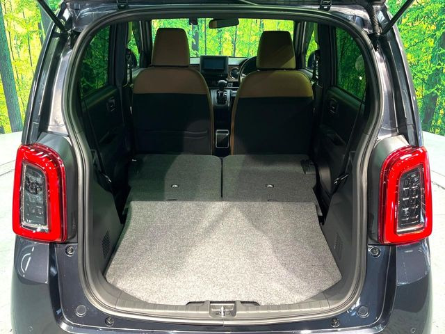 ���i�̂���������ʋ΁A���}���ɏ\���ȉ׎��X�y�[�X���m�ۂ��Ă���܂��B�Z�J���h�V�[�g��|���ƁA�傫�ȉו��̐ύڂ��\�ł���