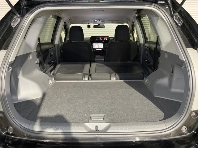 ���i�̂���������ʋ΁A���}���ɏ\���ȉ׎��X�y�[�X���m�ۂ��Ă���܂��B�Z�J���h�V�[�g��|���ƁA�傫�ȉו��̐ύڂ��\�ł���