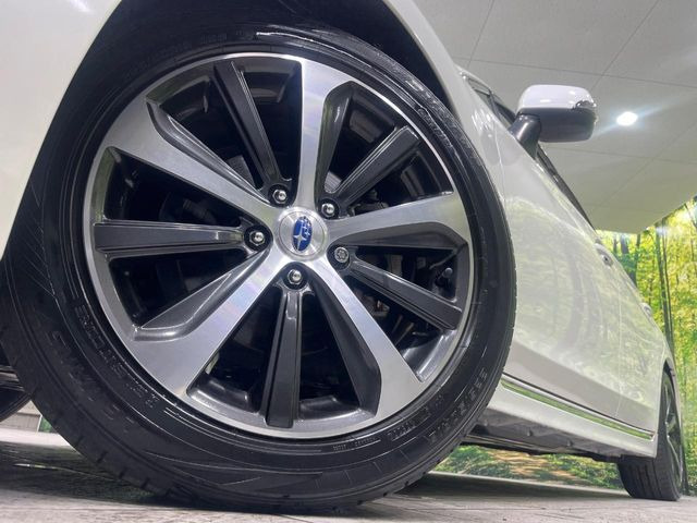 �y����18�C���`�A���~�z�C�[���z�O�ςɃ}�b�`���������A���~�z�C�[���𑕒����Ă���܂��B�e��ЊO�A���~�z�C�[����A�X�^�b�h���X�^�C�����戵�����Ă���܂��B���񂲑��k����������