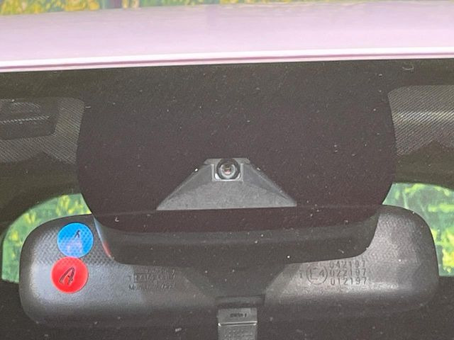 �y�g���^�Z�[�t�e�B�Z���X�z���s���ɑO���̎ԗ�����F�����A�Փ˂������Ȏ��͌x��ƃu���[�L�ŏՓˉ���Ɣ�Q�y�����A�V�X�g�B�����S�Ƀh���C�u�����y���݂��������܂��B