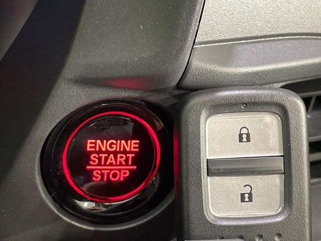 �yHonda�X�}�[�g�L�[�z�J�o����|�P�b�g�ɓ��ꂽ�܂܂ł��h�A�̎{���E�������\�ȃX�}�[�g�L�[�𑕔��B�G���W���̃I���E�I�t�����J�M�����o���K�v����������Ƃ��Ă��֗��ł���