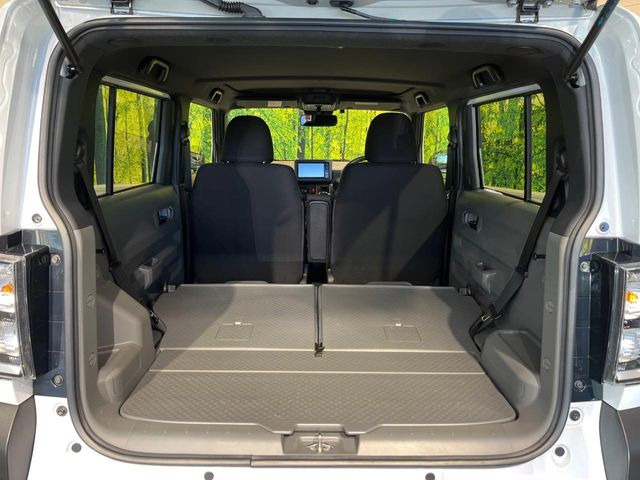 ���i�̂���������ʋ΁A���}���ɏ\���ȉ׎��X�y�[�X���m�ۂ��Ă���܂��B�Z�J���h�V�[�g��|���ƁA�傫�ȉו��̐ύڂ��\�ł���