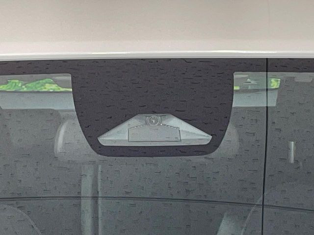 �y�z���_�Z���V���O�z���s���ɑO���̎ԗ�����F�����A�Փ˂������Ȏ��͌x��ƃu���[�L�ŏՓˉ���Ɣ�Q�y�����A�V�X�g�B�����S�Ƀh���C�u�����y���݂��������܂��B