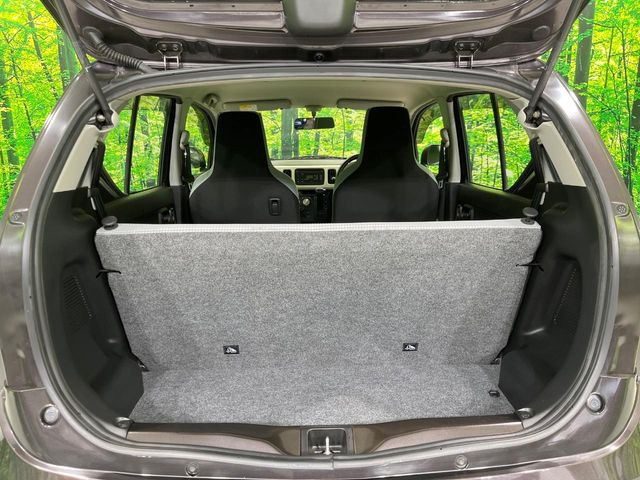 ���i�̂���������ʋ΁A���}���ɏ\���ȉ׎��X�y�[�X���m�ۂ��Ă���܂��B�Z�J���h�V�[�g��|���ƁA�傫�ȉו��̐ύڂ��\�ł���