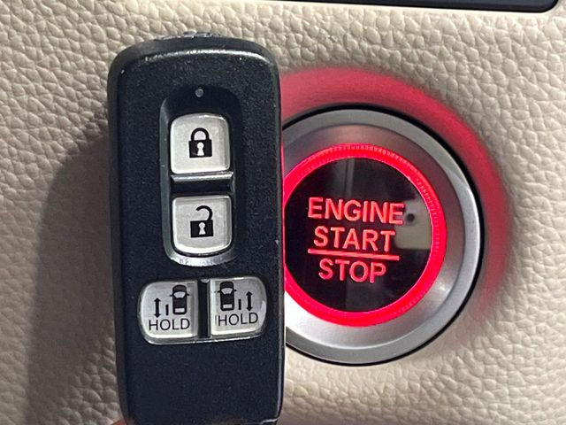 �yHonda�X�}�[�g�L�[�z�J�o����|�P�b�g�ɓ��ꂽ�܂܂ł��h�A�̎{���E�������\�ȃX�}�[�g�L�[�𑕔��B�G���W���̃I���E�I�t�����J�M�����o���K�v����������Ƃ��Ă��֗��ł���