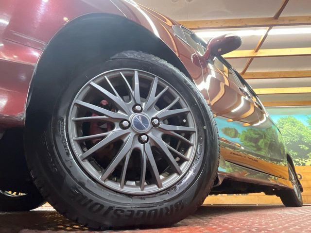 �y15�C���`�A���~�z�C�[���z�O�ςɃ}�b�`�����A���~�z�C�[���𑕒����Ă���܂��B�e��A���~�z�C�[����A�X�^�b�h���X�^�C�����戵�����Ă���܂��B���񂲑��k����������