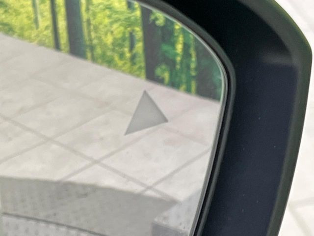 �y������p���m�z���s���A�h�A�~���[�̎��p�ɂȂ�₷���ӏ��Ɍ㑱�Ԃ��ڋ߂���ƃT�C�h�~���[�t�߂Ɍx����\���A�h���C�o�[�ɒ��ӊ��N�����Ă���܂��B