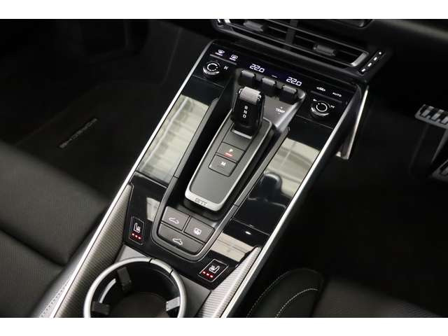 �V�t�g����͑��쐫�ɗD�ꂽPDK�Z���N�^�[�𒆐S�ɁA�㎿�ȃu���b�N�d�グ�œ���B�X�|�[�c���s�������܂Œ����I�Ɉ�����݌v�ŁA�^�[�{S�̐��\���X���[�Y�Ɉ����o����g������̗ǂ����C�A�E�g�ł��B