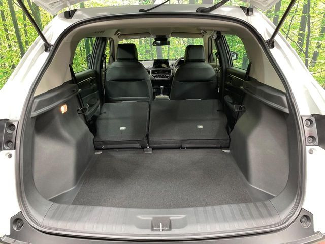 ���i�̂���������ʋ΁A���}���ɏ\���ȉ׎��X�y�[�X���m�ۂ��Ă���܂��B�Z�J���h�V�[�g��|���ƁA�傫�ȉו��̐ύڂ��\�ł���