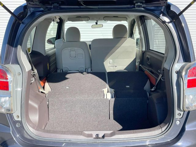 ���i�̂���������ʋ΁A���}���ɏ\���ȉ׎��X�y�[�X���m�ۂ��Ă���܂��B�Z�J���h�V�[�g��|���ƁA�傫�ȉו��̐ύڂ��\�ł���