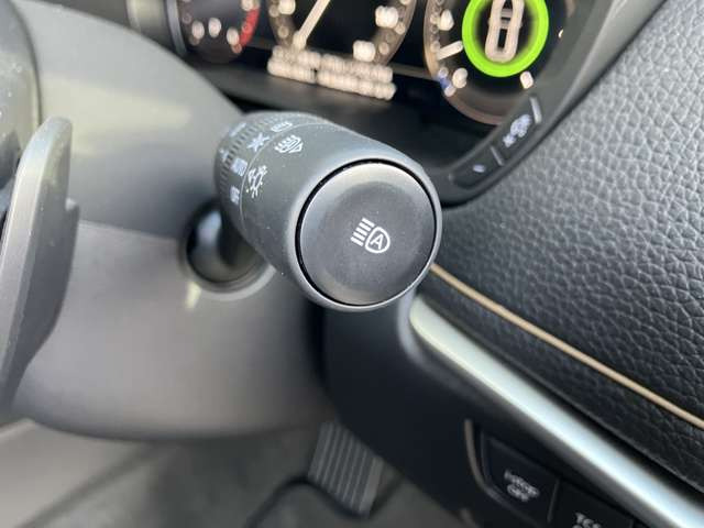 ���I�[�g�}�`�b�N�n�C�r�[�����t�����g�K���X�ɐݒu���ꂽ�O���J�������Ό��Ԃ�X�H���Ȃǂ����m���ăn�C�r�[��&hArr;���[�r�[���������Ő؂�ւ��Ă���܂�!