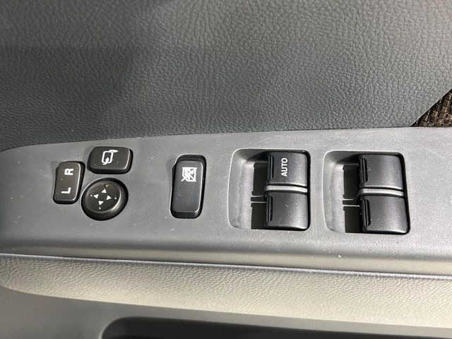 �y�d���i�[�~���[�z�T�C�h�~���[�͓d���i�[���ƂȂ��Ă���A�������ԏ�ł��L�Y�������X�N��}�����܂��B