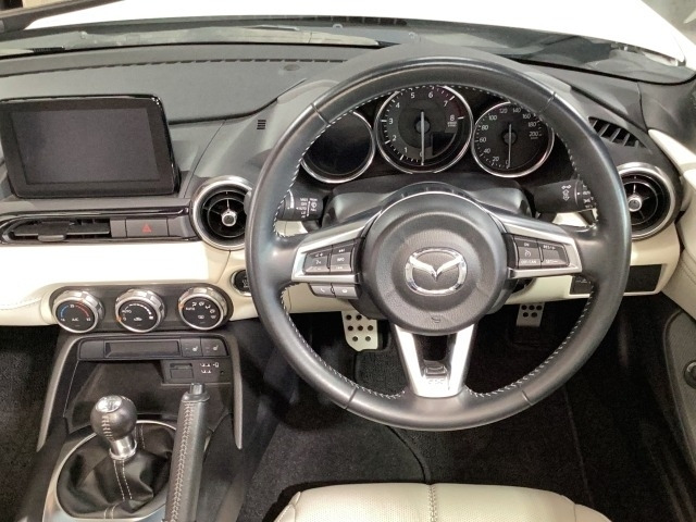 ロードスター1.5 S レザーパッケージ ホワイトセレクション