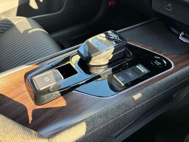 ノートオーラ1.2 G レザーエディション