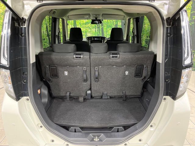 ���i�̂���������ʋ΁A���}���ɏ\���ȉ׎��X�y�[�X���m�ۂ��Ă���܂��B�Z�J���h�V�[�g��|���ƁA�傫�ȉו��̐ύڂ��\�ł���